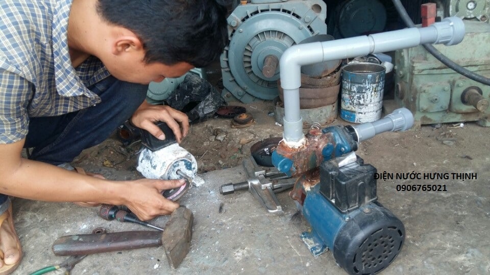 Thợ sửa máy bơm nước tại nhà Bình Dương